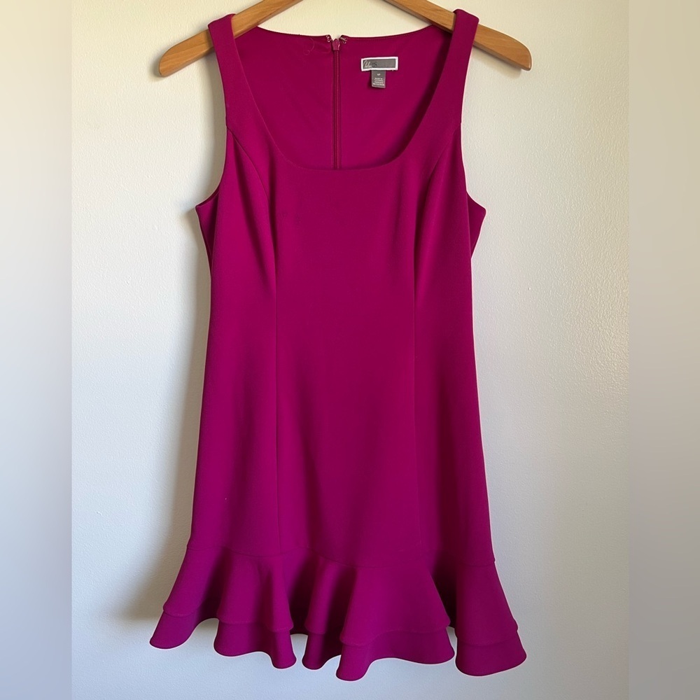 Chelsea 28 short sleeveless ruffled dress with round neck size 6